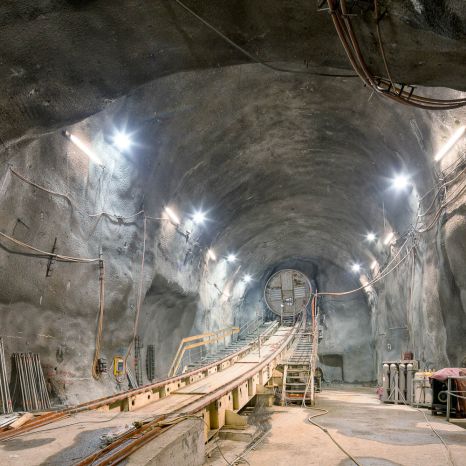 Inclined pressure shafts